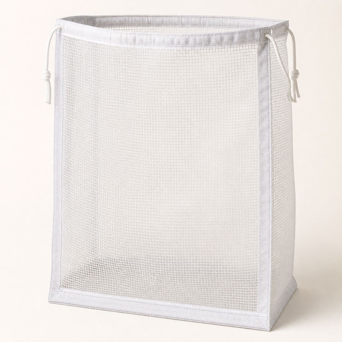 Illustration of a mesh laundry bag.